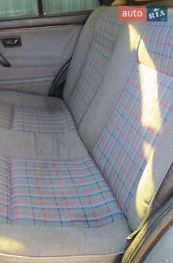 Хэтчбек Volkswagen Golf 1989 в 