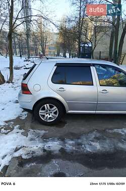 Хетчбек Volkswagen Golf 2001 в Києві