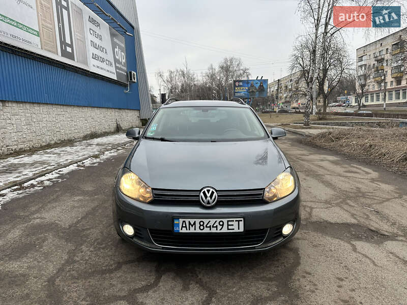 Універсал Volkswagen Golf 2012 в 