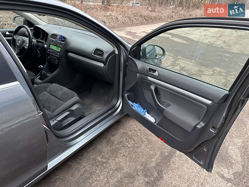 Универсал Volkswagen Golf 2012 в Житомире