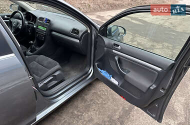 Універсал Volkswagen Golf 2012 в 