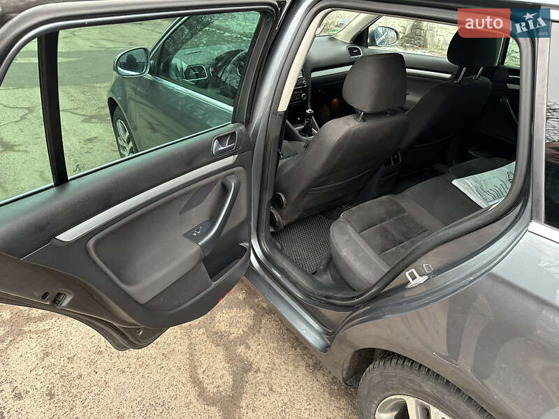 Универсал Volkswagen Golf 2012 в Житомире