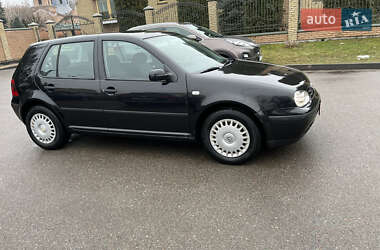Хэтчбек Volkswagen Golf 2001 в 