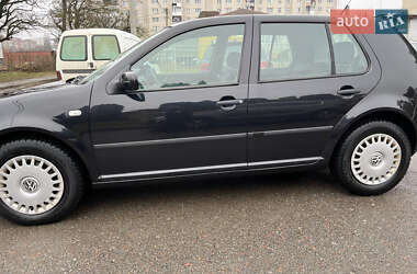 Хэтчбек Volkswagen Golf 2001 в 
