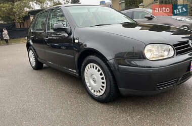 Хэтчбек Volkswagen Golf 2001 в 