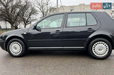 Хэтчбек Volkswagen Golf 2001 в 