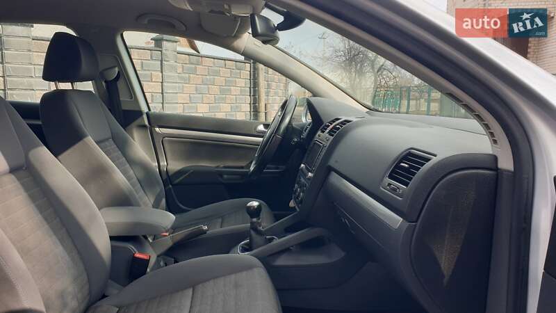 Хэтчбек Volkswagen Golf 2007 в Ровно