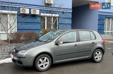 Хэтчбек Volkswagen Golf 2004 в 