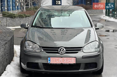 Хэтчбек Volkswagen Golf 2004 в 