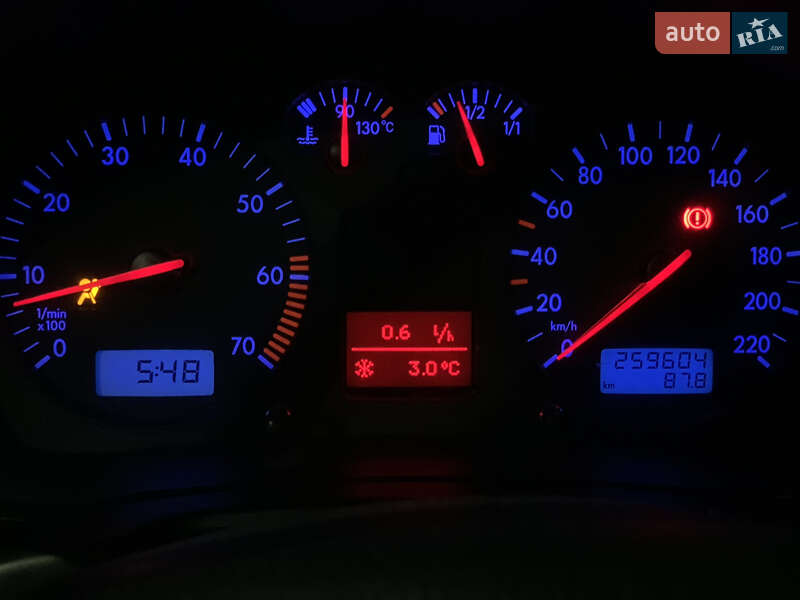 Хэтчбек Volkswagen Golf 2002 в Житомире