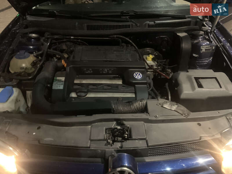 Хэтчбек Volkswagen Golf 2002 в Житомире