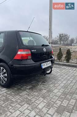 Хэтчбек Volkswagen Golf 2003 в 