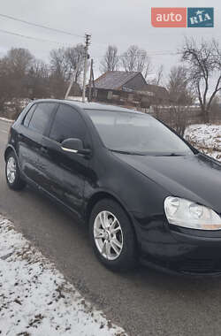 Хэтчбек Volkswagen Golf 2004 в 
