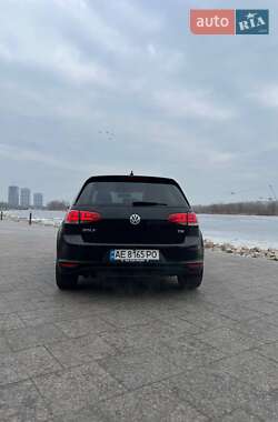 Хэтчбек Volkswagen Golf 2015 в 