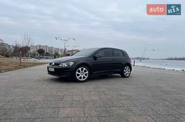 Хэтчбек Volkswagen Golf 2015 в 