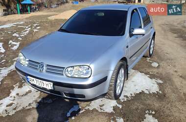 Хетчбек Volkswagen Golf 2002 в Радомишлі