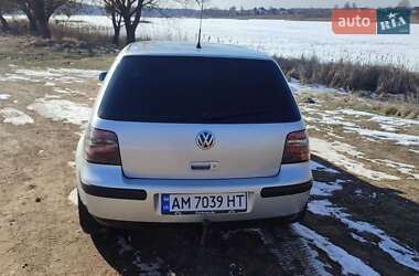 Хетчбек Volkswagen Golf 2002 в Радомишлі