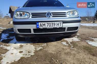 Хетчбек Volkswagen Golf 2002 в Радомишлі