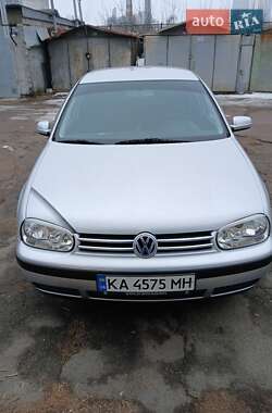 Хетчбек Volkswagen Golf 2002 в Києві