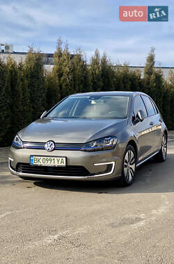 Хетчбек Volkswagen Golf 2015 в Рівному