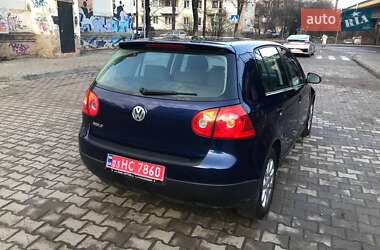 Хэтчбек Volkswagen Golf 2004 в 