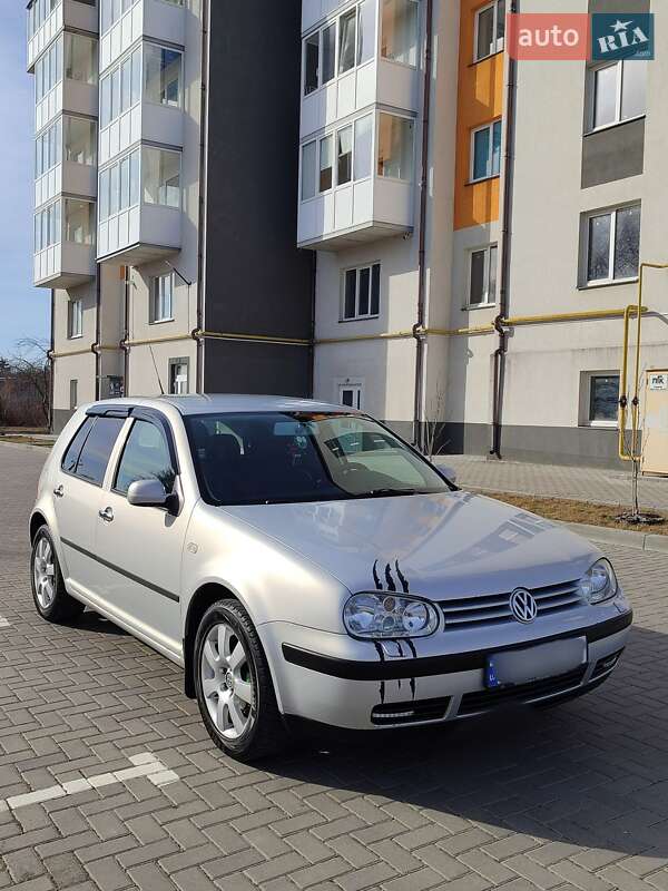 Хетчбек Volkswagen Golf 1999 в 