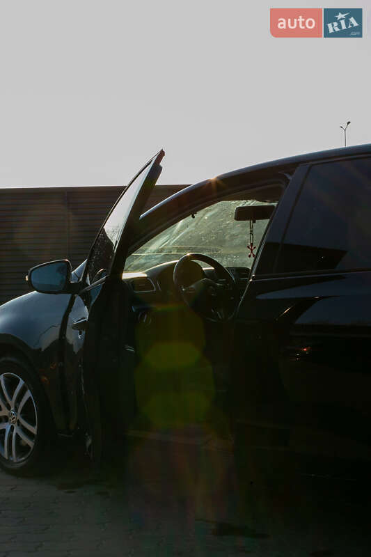 Хэтчбек Volkswagen Golf 2009 в Ужгороде