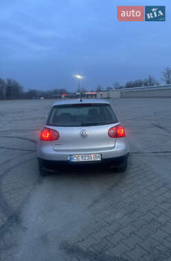 Хэтчбек Volkswagen Golf 2003 в 