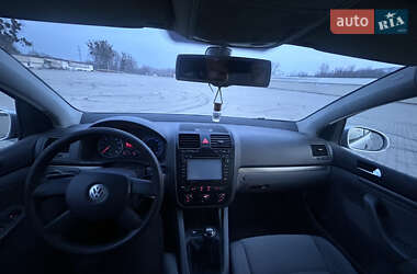Хэтчбек Volkswagen Golf 2003 в 