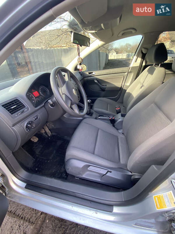 Хэтчбек Volkswagen Golf 2005 в Валках