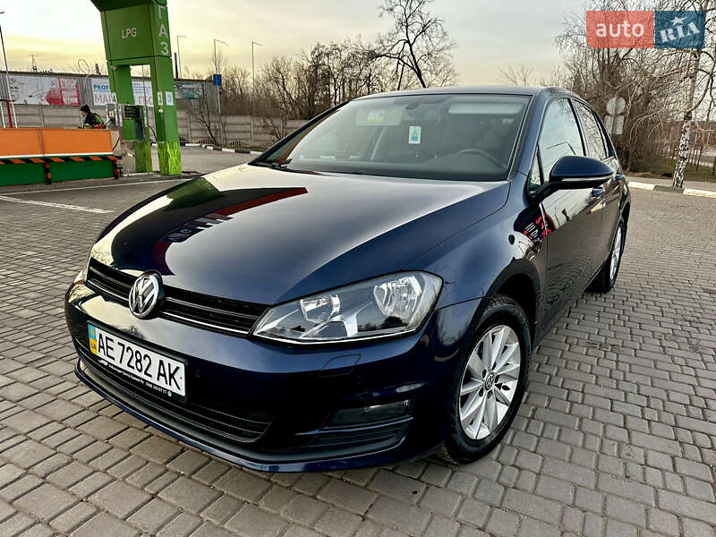 Хэтчбек Volkswagen Golf 2013 в 
