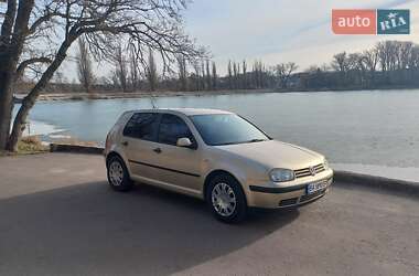 Хетчбек Volkswagen Golf 2001 в Кропивницькому