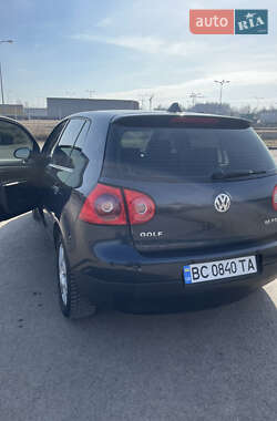 Хэтчбек Volkswagen Golf 2005 в 