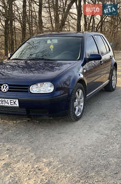 Хетчбек Volkswagen Golf 2001 в Новоселиці