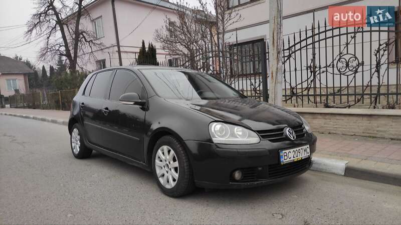 Хэтчбек Volkswagen Golf 2004 в Стрые