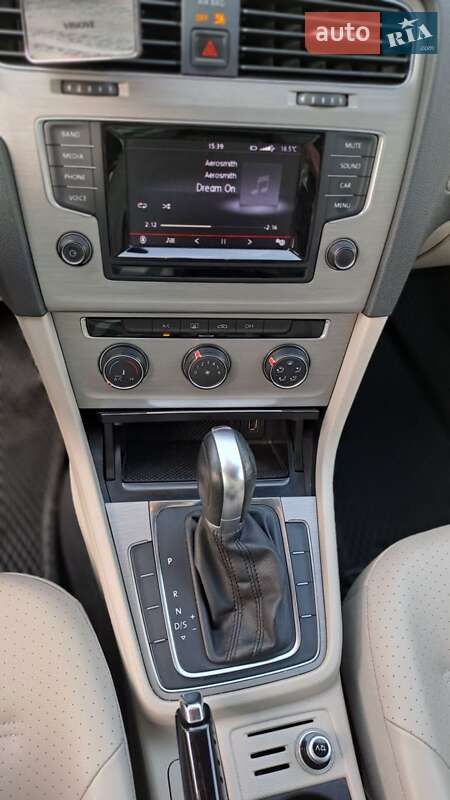 Універсал Volkswagen Golf 2015 в Києві