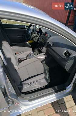 Хэтчбек Volkswagen Golf 2005 в 