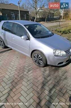 Хэтчбек Volkswagen Golf 2005 в 