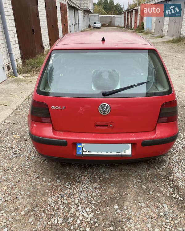Хетчбек Volkswagen Golf 2002 в Києві