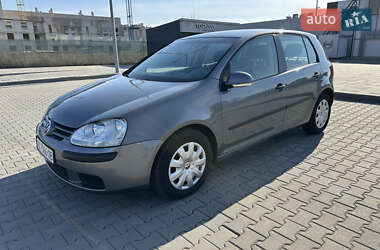 Хетчбек Volkswagen Golf 2004 в 