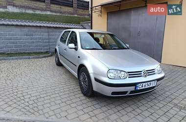 Хетчбек Volkswagen Golf 2002 в Богуславі