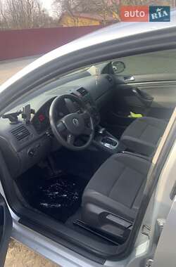 Хэтчбек Volkswagen Golf 2004 в 