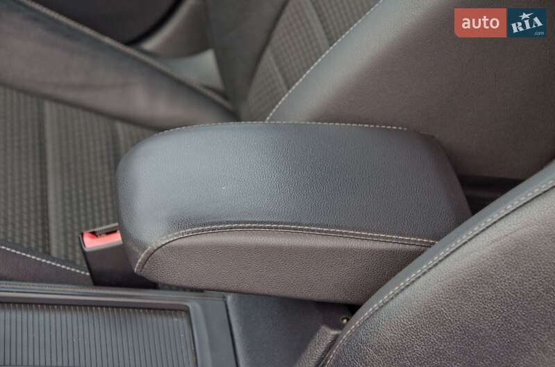 Універсал Volkswagen Golf 2015 в Сарнах