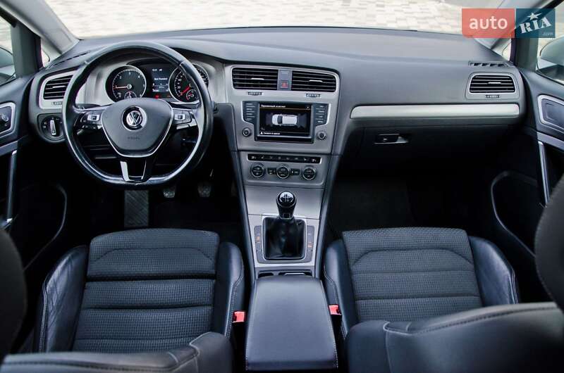 Універсал Volkswagen Golf 2015 в Сарнах