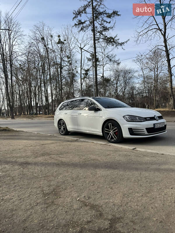 Універсал Volkswagen Golf 2015 в Чернівцях