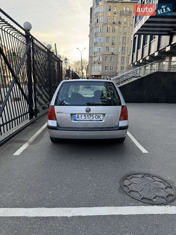 Універсал Volkswagen Golf 2002 в Києві