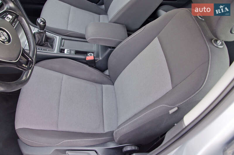 Універсал Volkswagen Golf 2015 в Сарнах