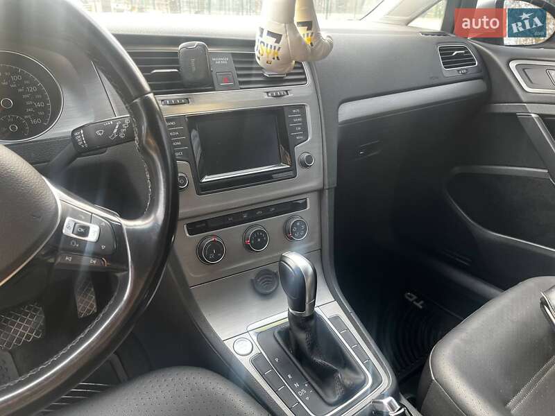 Универсал Volkswagen Golf 2015 в Кропивницком