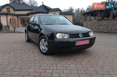 Хэтчбек Volkswagen Golf 2002 в Жовкве