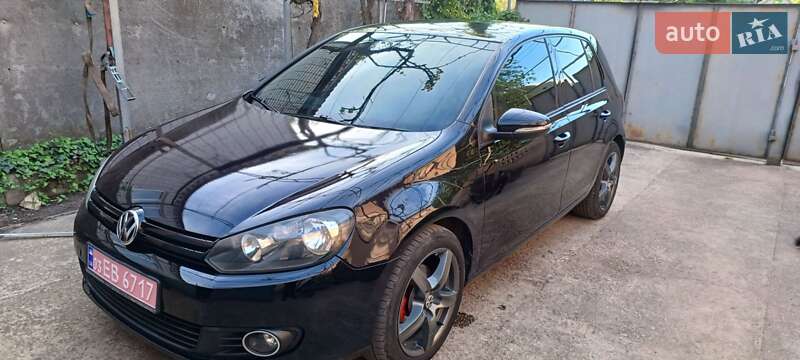 Хэтчбек Volkswagen Golf 2010 в Павлограде